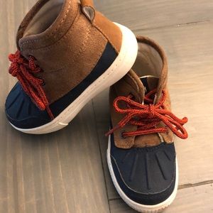 Oshkosh boots size 8